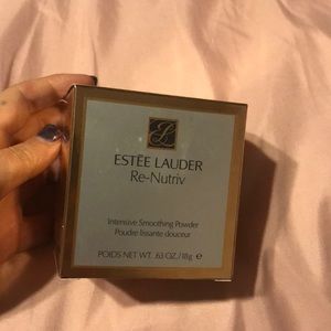 Estée Lauder Renutriv smoothing powder transparent